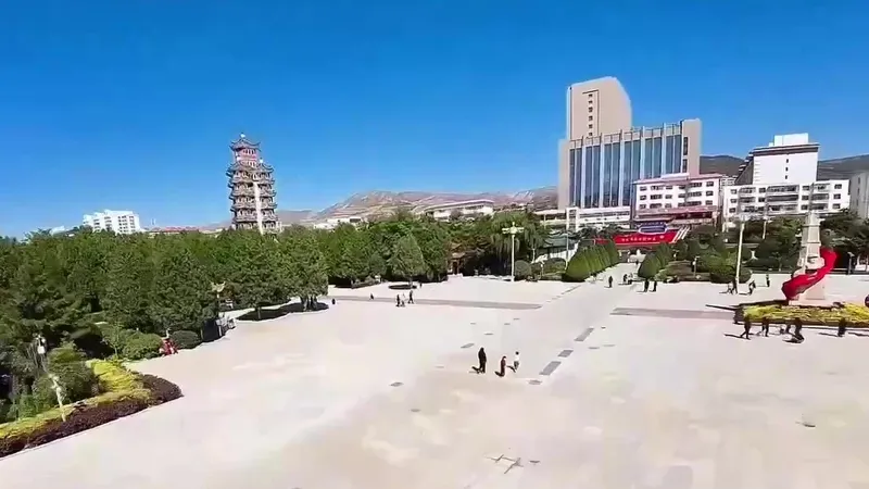 穿越机一镜贯山河 重读长征壮阔史诗