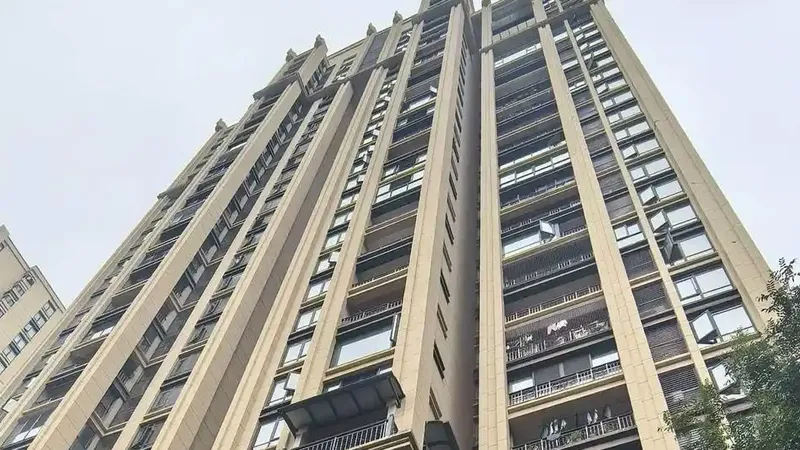 2岁幼童坠亡 孩子母亲怀疑丈夫作案