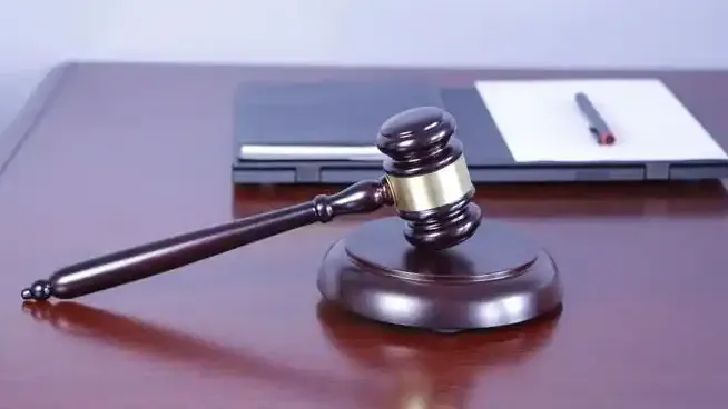未成年人向火锅小便 家长被判赔220万