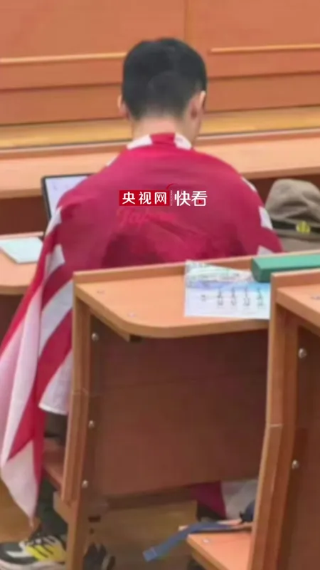 莫斯科大学回应学生身披旭日旗