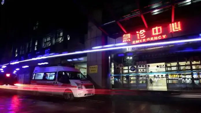 吃自助被送急诊 胃里取出3斤残渣