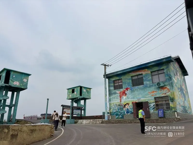 前三季度服务零售额增长5.0%，统计局称内需逐步改善
