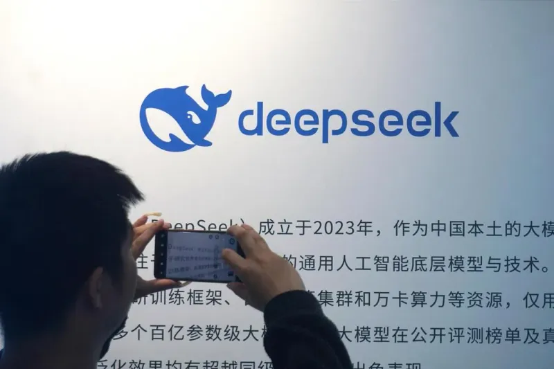 DeepSeek 开源内部推理框架 DeepInfer，称单集群日处理155万亿词元